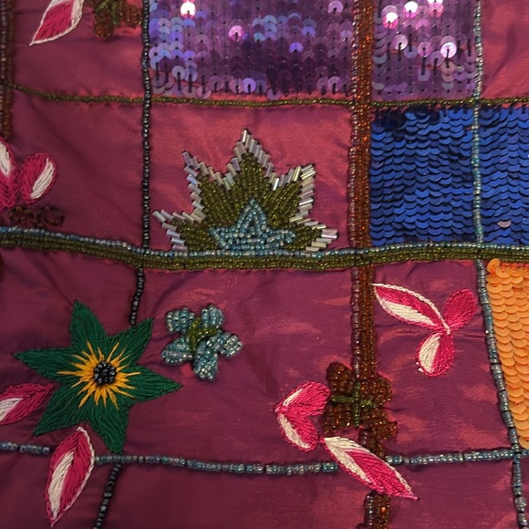 MILSON & LOUIS BRAND SILK HAND BAG EMBROIDERY AND SEQUIN DESIGN
GORGEOUS COLORS - Picture 2 of 12